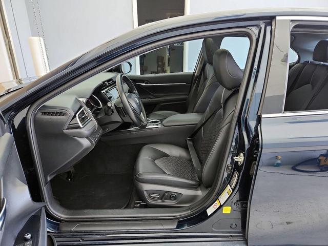 Photo of 2018 Gray Toyota Camry