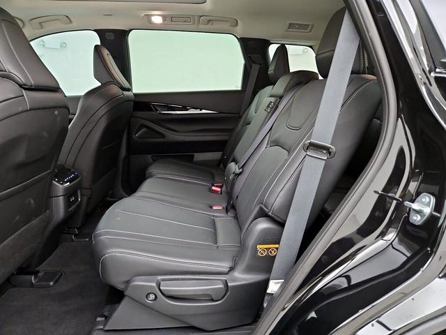 Photo of 2025 Black INFINITI QX60