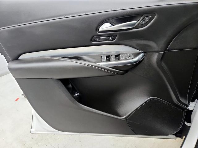 Photo of 2022 White Cadillac XT4
