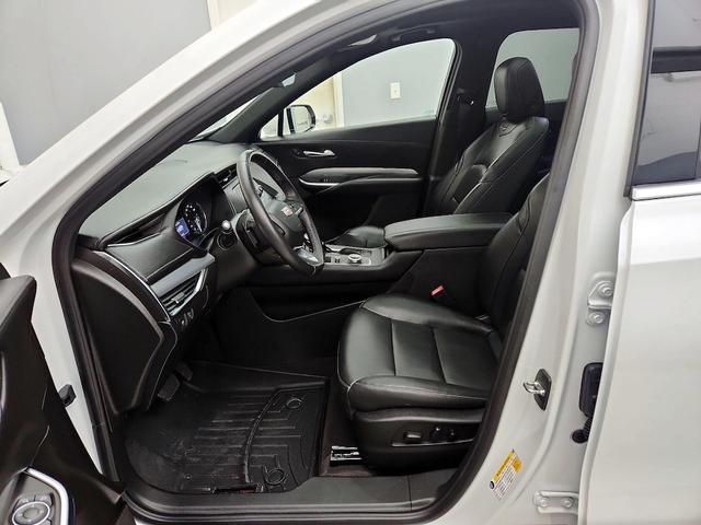 Photo of 2022 White Cadillac XT4