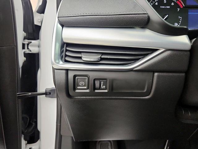 Photo of 2022 White Cadillac XT4