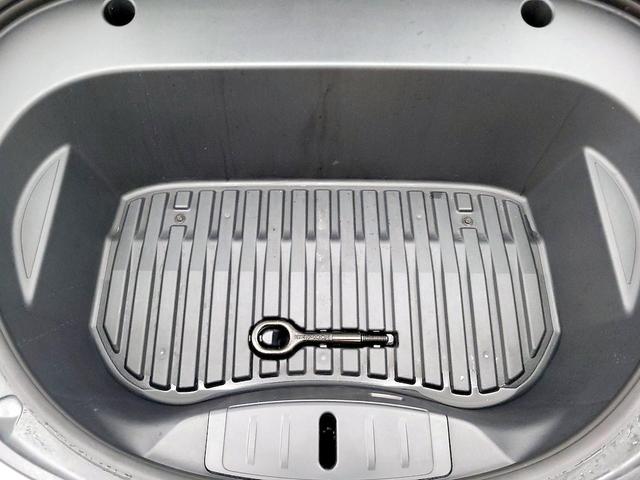 Photo of 2020 White Tesla Model 3
