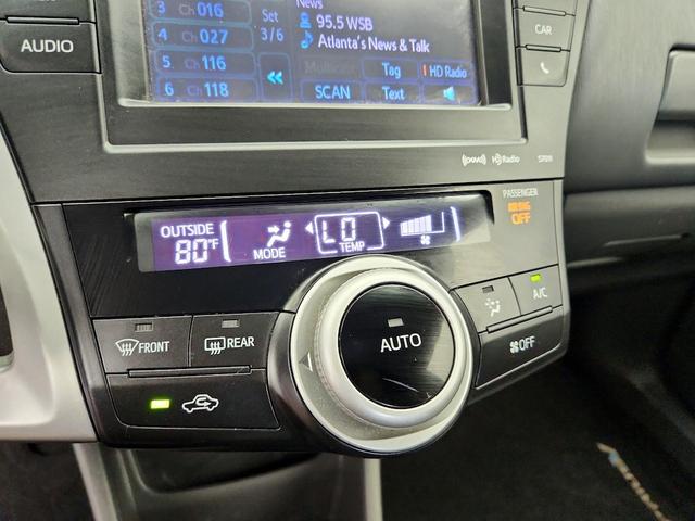 Photo of 2013 Blue Toyota Prius v