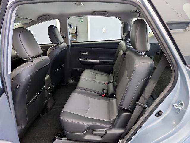 Photo of 2013 Blue Toyota Prius v