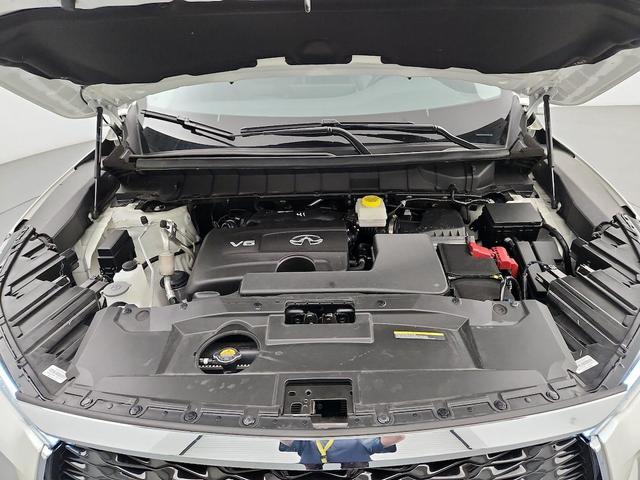 Photo of 2024 White INFINITI QX60