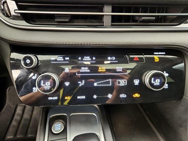 Photo of 2024 White INFINITI QX60