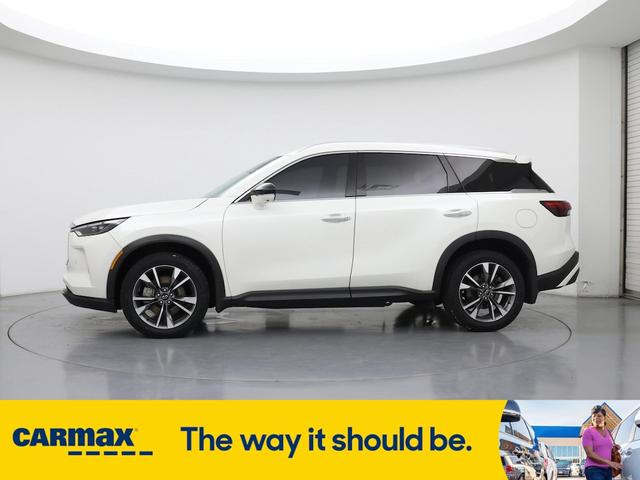 Photo of 2024 White INFINITI QX60