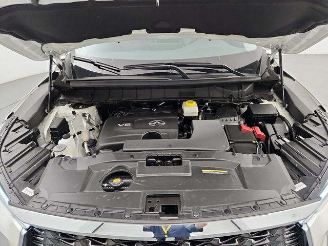 Photo of 2024 White INFINITI QX60