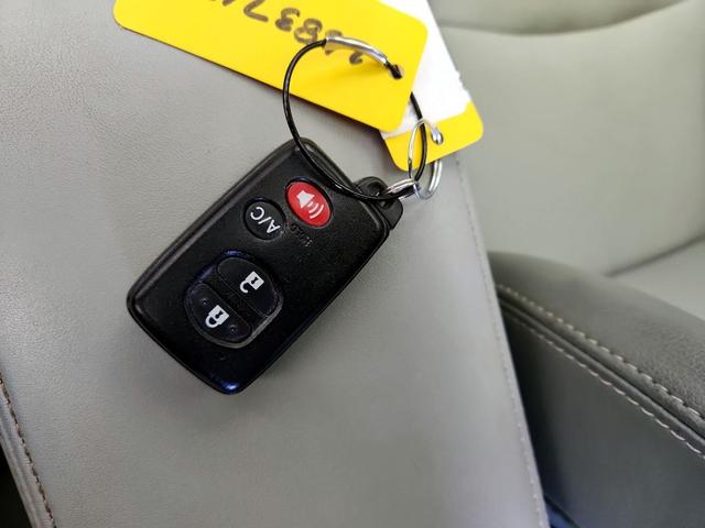Photo of 2014 Blue Toyota Prius