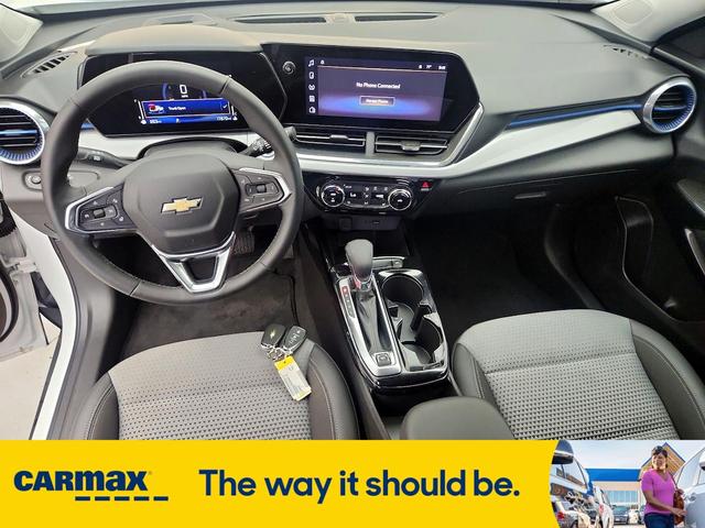 Photo of 2024 White Chevrolet Trax