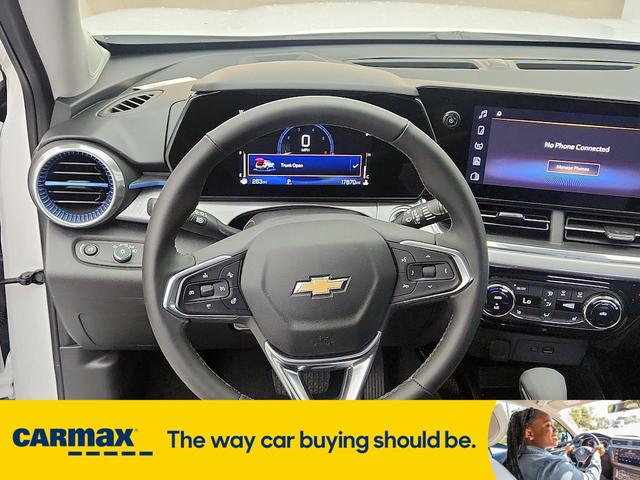 Photo of 2024 White Chevrolet Trax