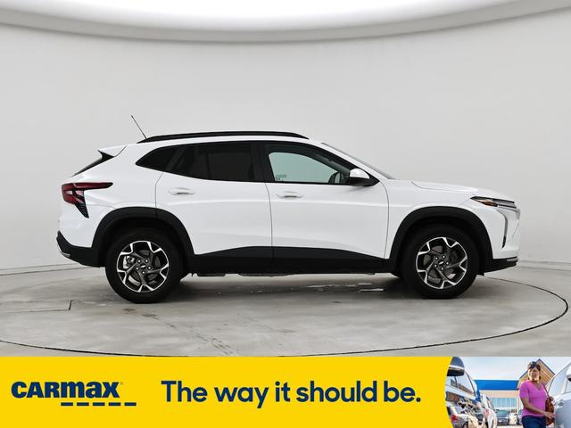 Photo of 2024 White Chevrolet Trax