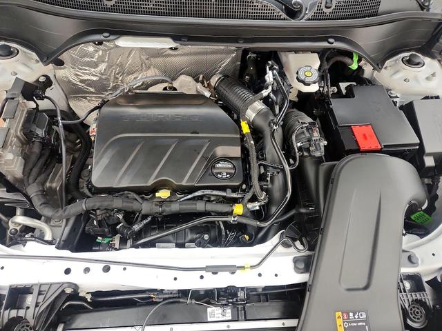 Photo of 2024 White Chevrolet Trax