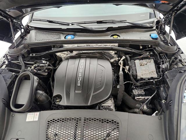 Photo of 2019 Black Porsche Macan