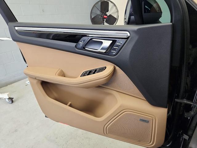 Photo of 2019 Black Porsche Macan