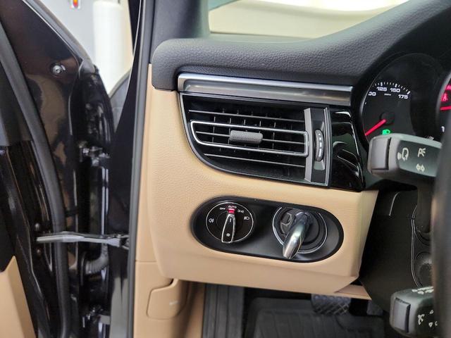 Photo of 2019 Black Porsche Macan