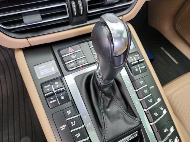 Photo of 2019 Black Porsche Macan