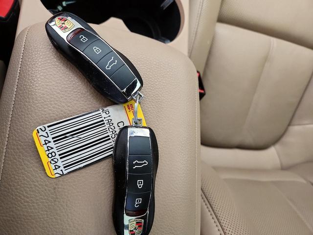 Photo of 2019 Black Porsche Macan