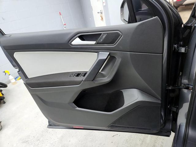 Photo of 2019 Gray Volkswagen Tiguan