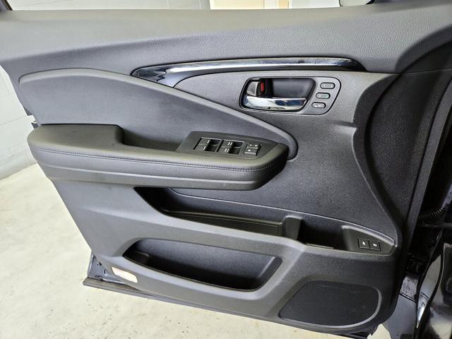 Photo of 2021 Black Honda Passport