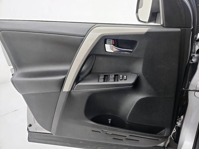Photo of 2016 Silver Toyota RAV4