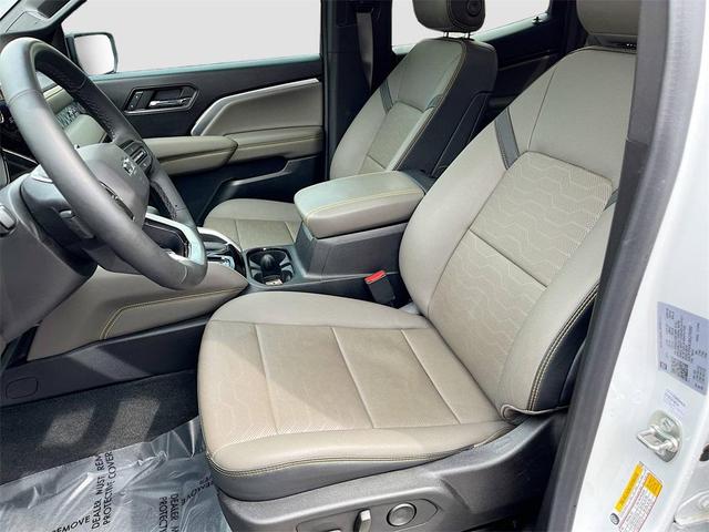 Photo of 2024 Summit White Chevrolet Colorado