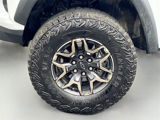 Photo of 2024 Summit White Chevrolet Colorado