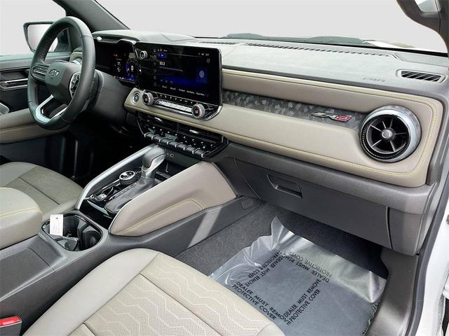 Photo of 2024 Summit White Chevrolet Colorado