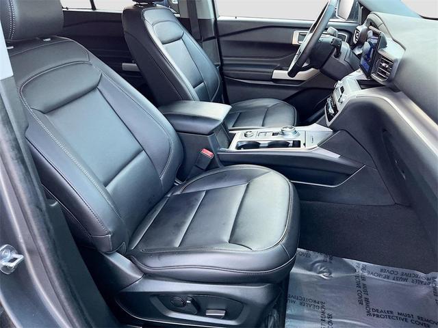 Photo of 2024 Carbonized Gray Metallic Ford Explorer