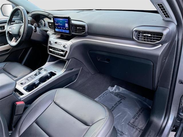 Photo of 2024 Carbonized Gray Metallic Ford Explorer