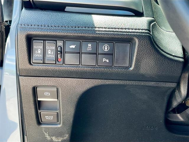 Photo of 2024 Light Blue Honda Odyssey