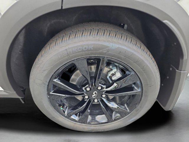 Photo of 2025 Majestic White INFINITI QX60