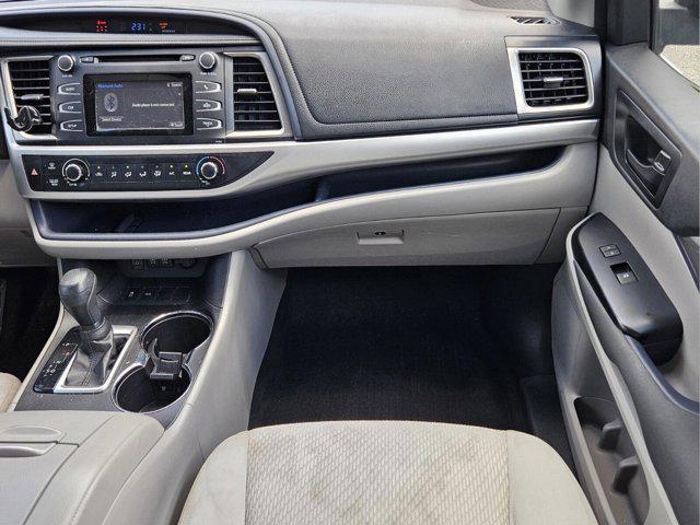 Photo of 2018 Shoreline Blue Pearl Toyota Highlander