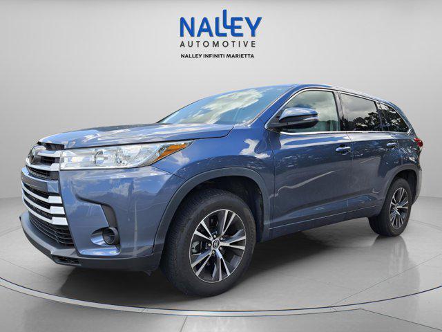 Photo of 2018 Shoreline Blue Pearl Toyota Highlander