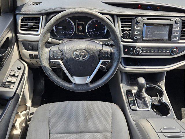 Photo of 2018 Shoreline Blue Pearl Toyota Highlander