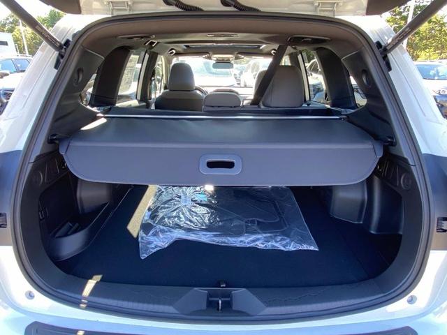 Photo of 2025 Crystal White Pearl Subaru Forester Hybrid