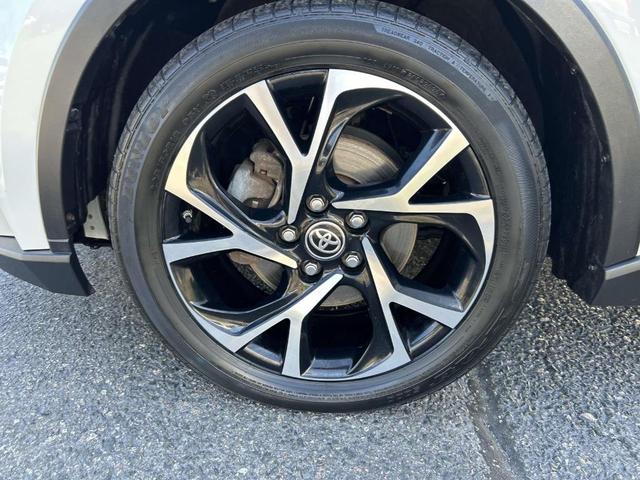 Photo of 2021 White Toyota C-HR