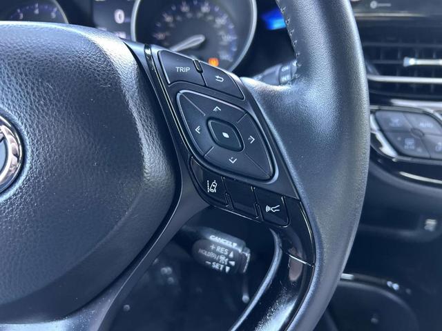 Photo of 2021 White Toyota C-HR