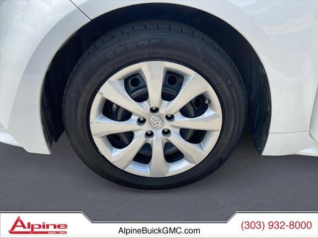 Photo of 2021 Super White Toyota Corolla