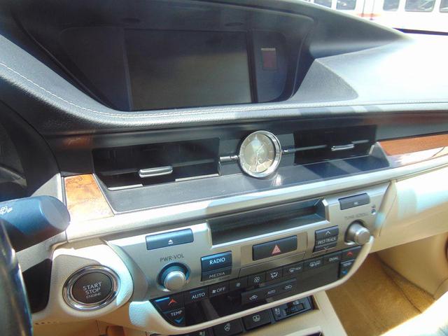 Photo of 2015 WHITE Lexus ES 350