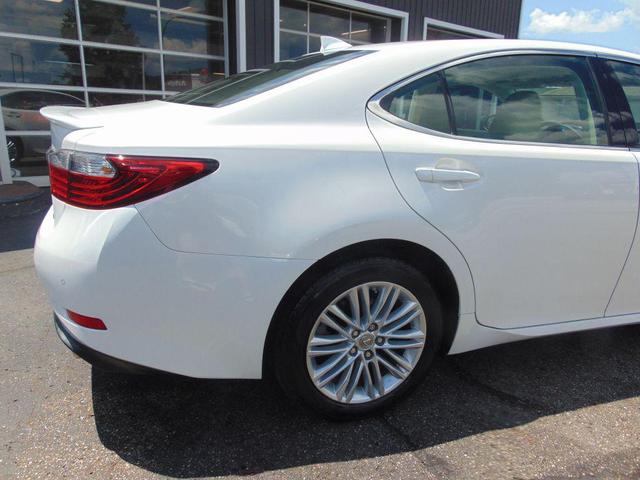 Photo of 2015 WHITE Lexus ES 350