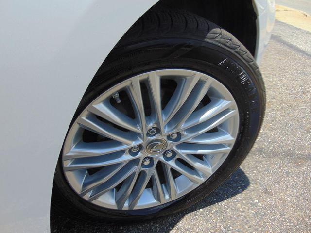 Photo of 2015 WHITE Lexus ES 350