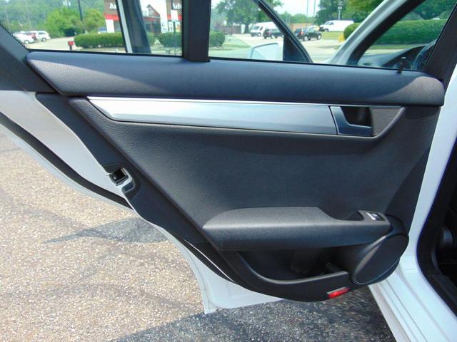 Photo of 2014 WHITE Mercedes-Benz C-Class