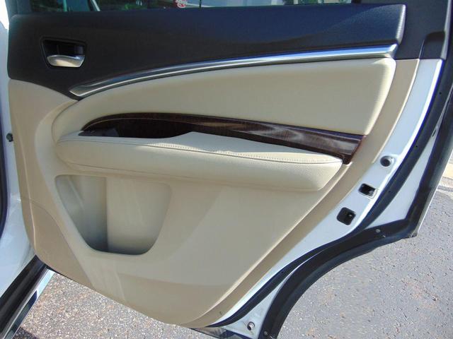 Photo of 2018 WHITE Acura MDX