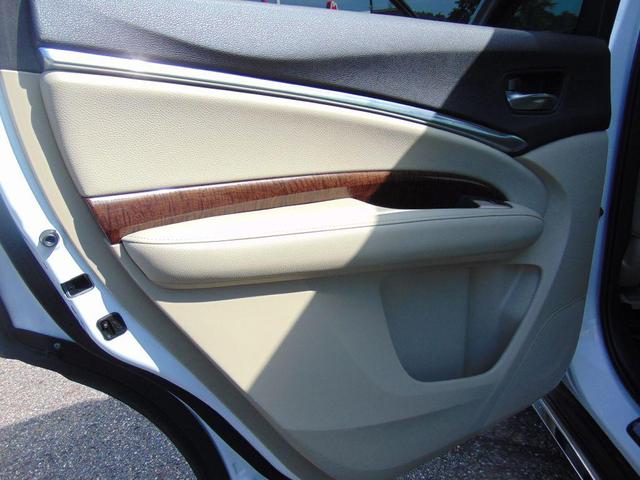 Photo of 2018 WHITE Acura MDX