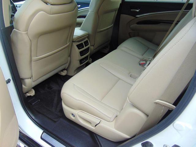 Photo of 2018 WHITE Acura MDX