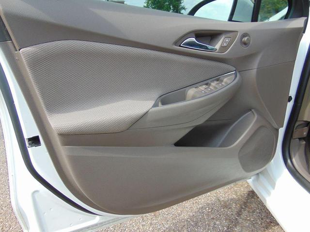 Photo of 2017 WHITE Chevrolet Cruze
