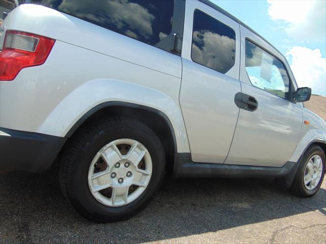 Photo of 2011 SILVER Honda Element