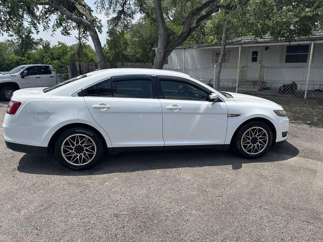 Photo of 2015 White Ford Taurus