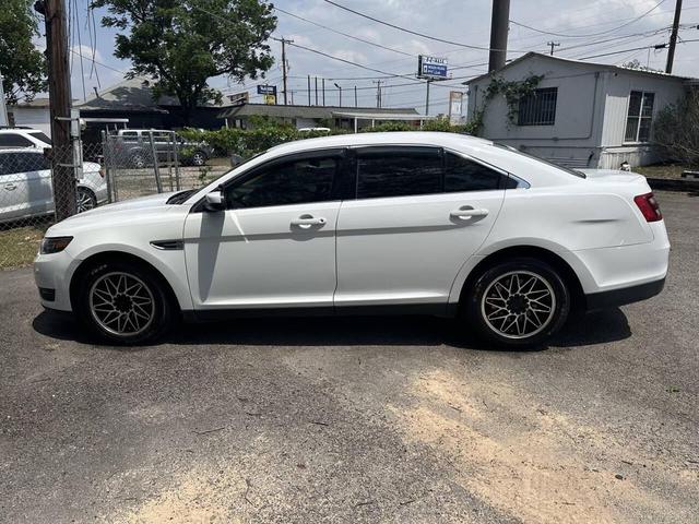 Photo of 2015 White Ford Taurus